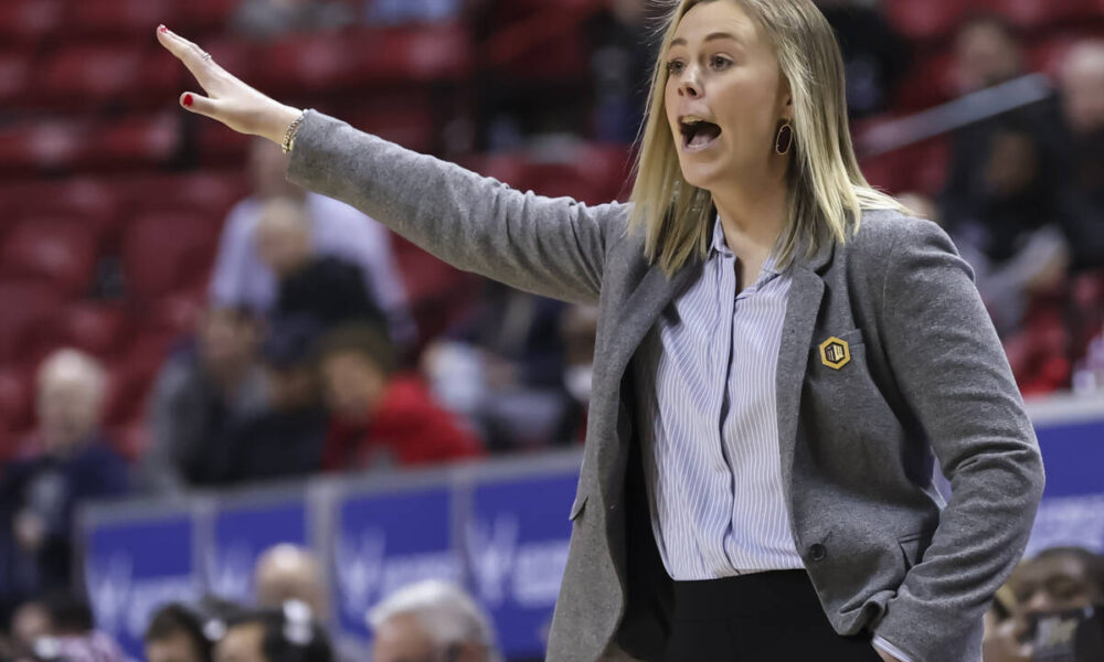 UNLV, Lindy La Rocque agree to new contract