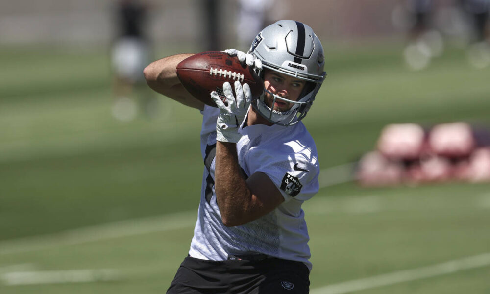 Raiders’ Davante Adams, Hunter Renfrow learn on golf course
