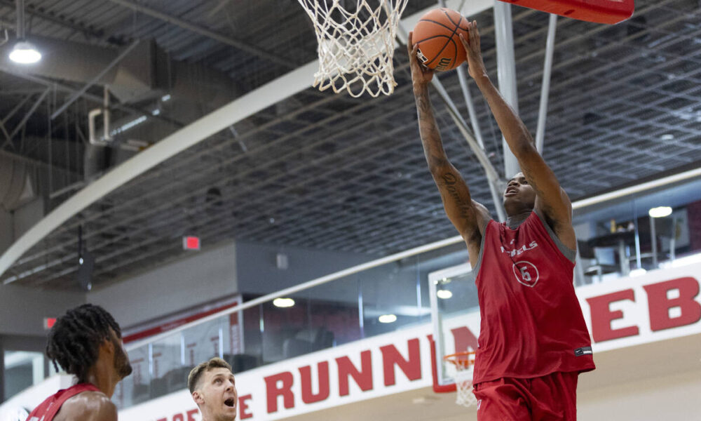 UNLV pulls away late to finish Canadian tour with win