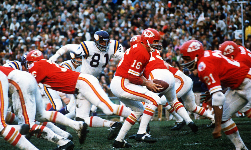 Len Dawson, Hall of Fame Chiefs quarterback, dies at 87