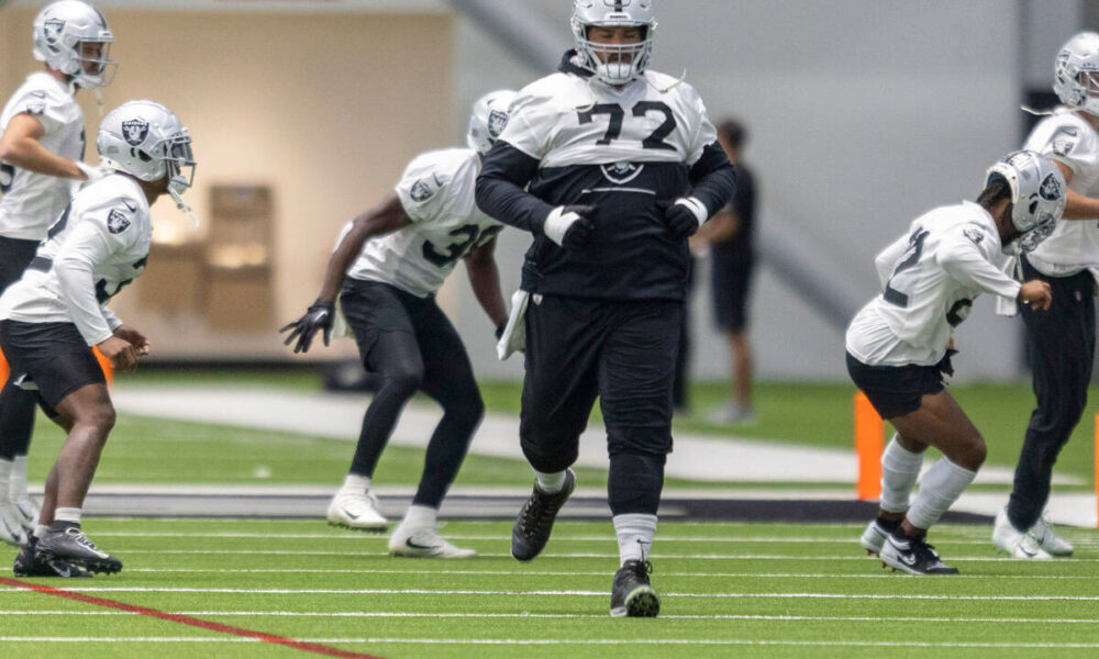 Raiders’ Jermaine Eluemunor starting at right tackle at Chargers