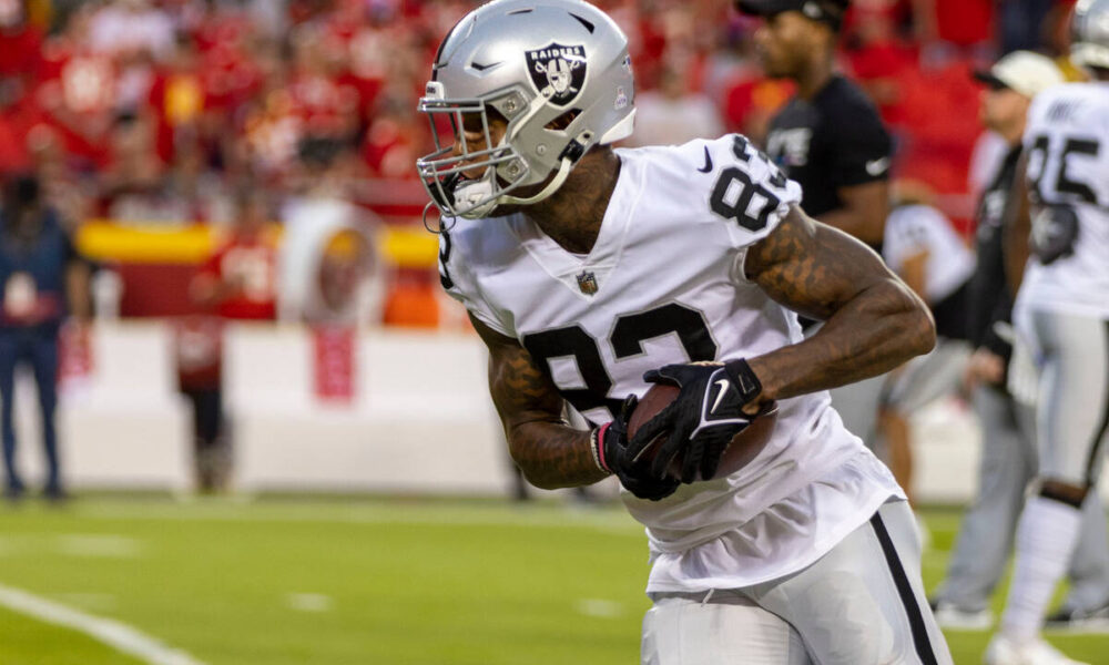 Raiders’ Darren Waller returns, focuses on long term