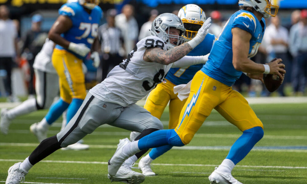 Raiders-Chargers game sees pro, public bettors back same side