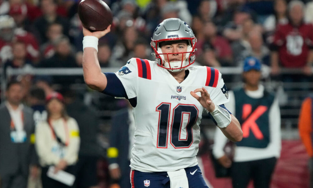 Patriots’ Mac Jones shows frustration with play calling