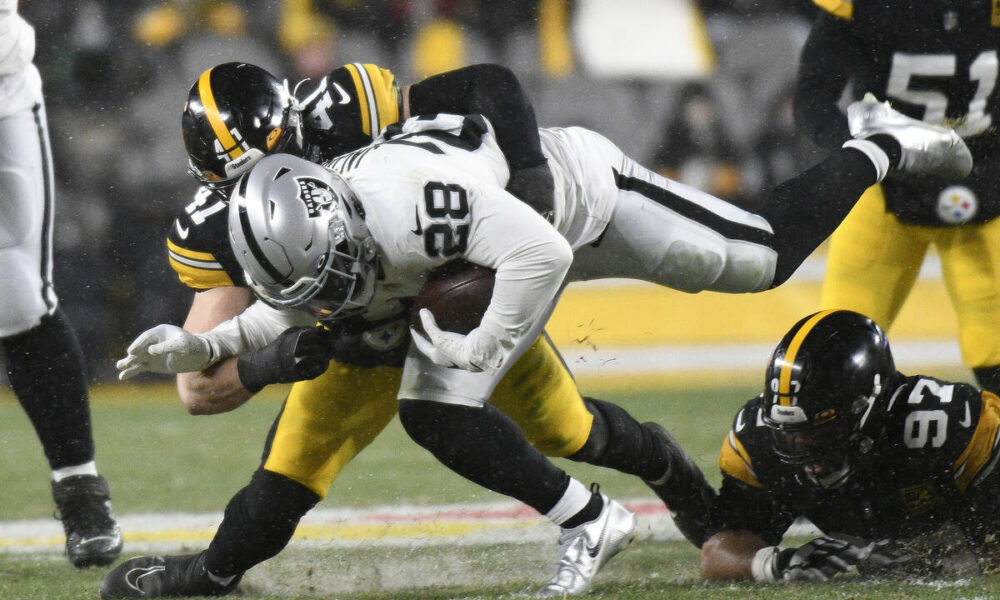 Raiders’ Josh Jacobs rips game plan after loss to Steelers