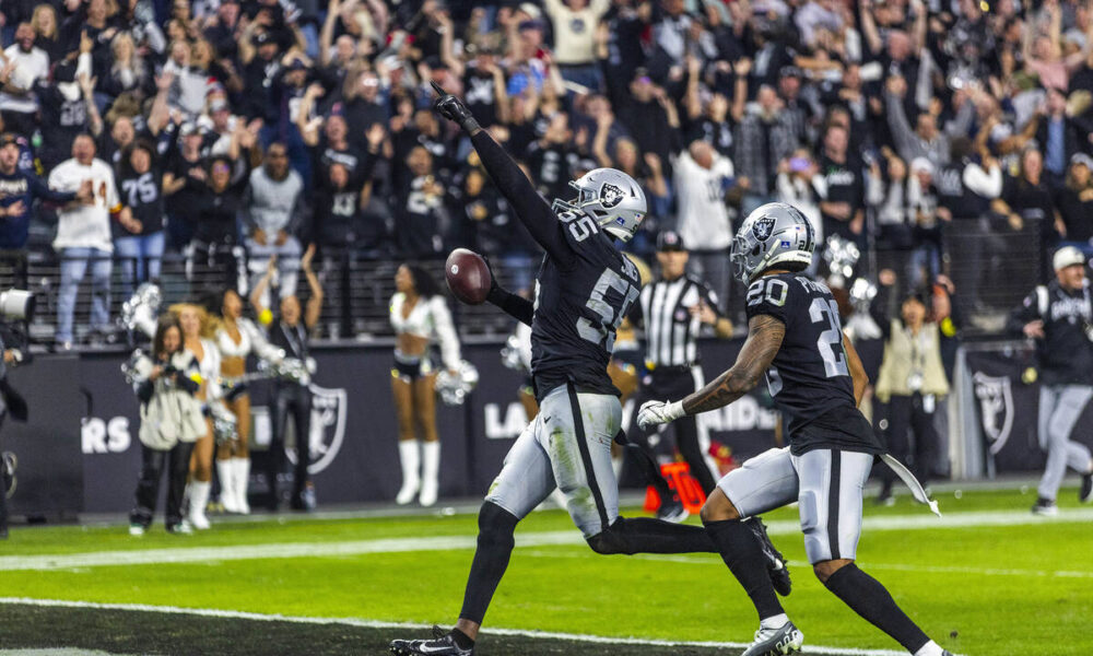 Raiders playoff possibilities after Week 16