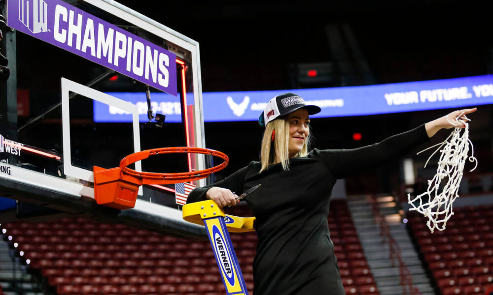 UNLV Lady Rebels to hold banner ceremony with fans on court