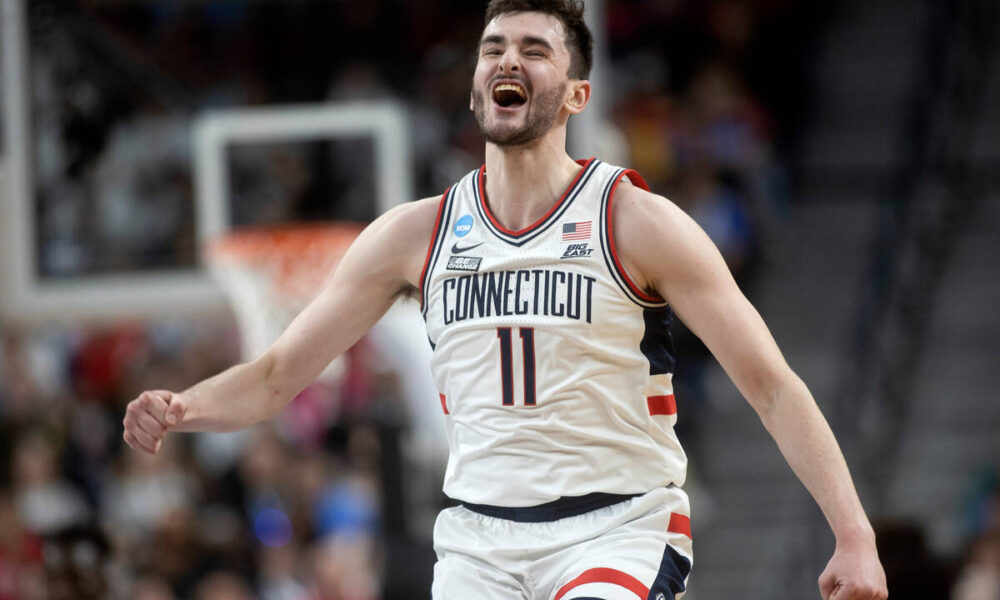 NCAA Tournament: UConn routs Arkansas for Elite Eight berth