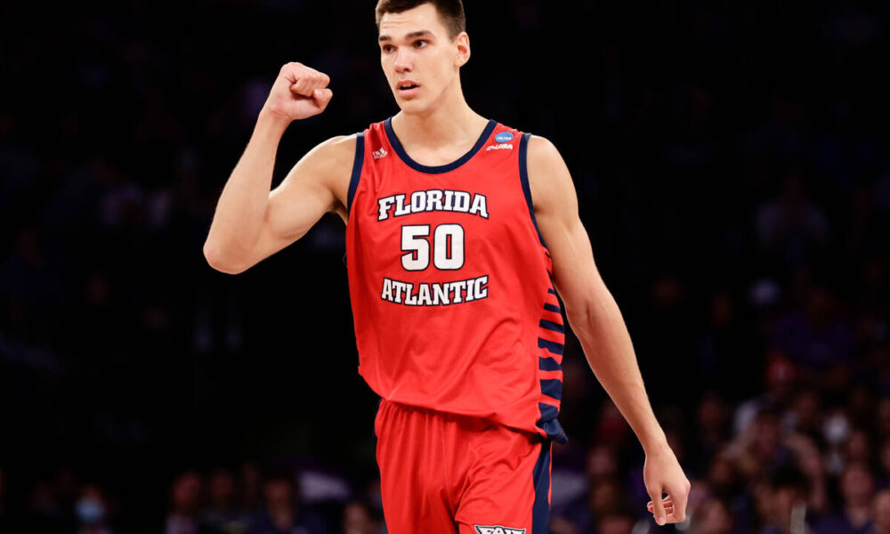 Florida Atlantic-Kansas State, Gonzaga-UConn betting action from Las Vegas