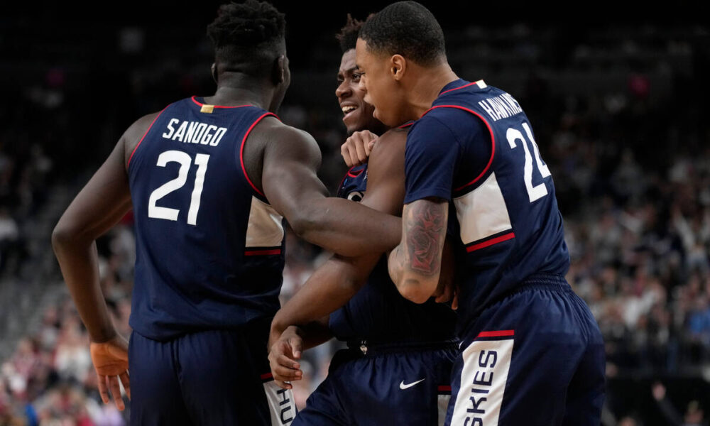 Connecticut crushes Gonzaga, Drew Timme in West Regional final