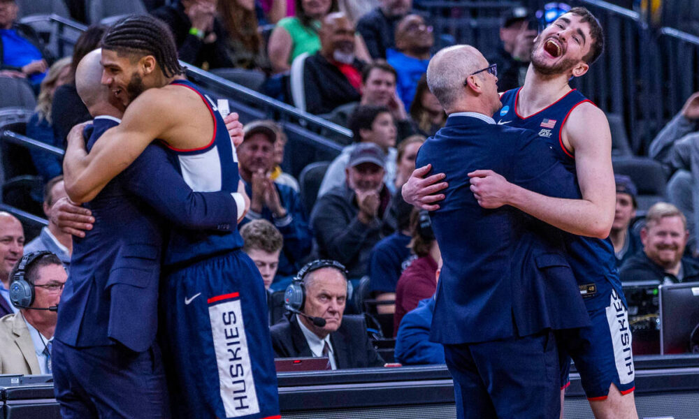 Connecticut dominates Gonzaga in West Regional final
