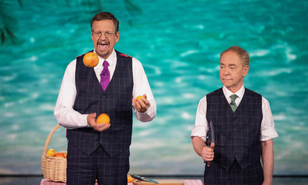 Penn Jillette’s next juggling act: A Spanish-speaking show
