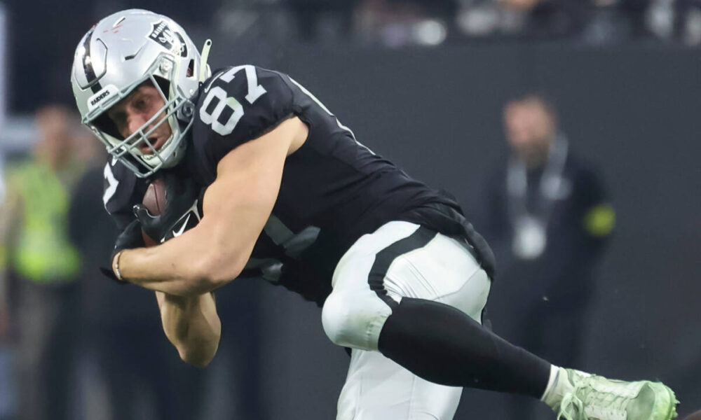 Former Raiders tight end Foster Moreau in agreement with Saints on new deal