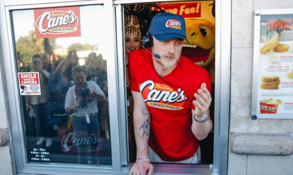 Jack Eichel takes orders at Las Vegas Raising Cane’s – Fan Shotz