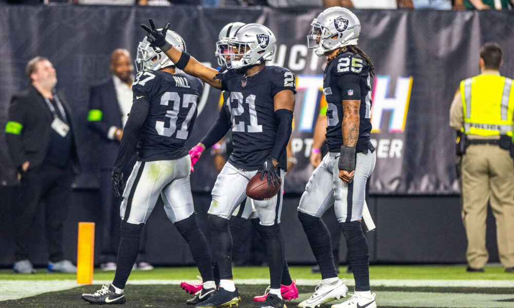 Raiders’ Amik Robertson relives interception vs. Packers with family | Raiders News