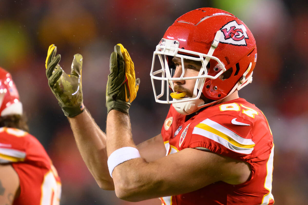 Chiefs-Raiders betting line, total move; Travis Kelce props posted | Betting