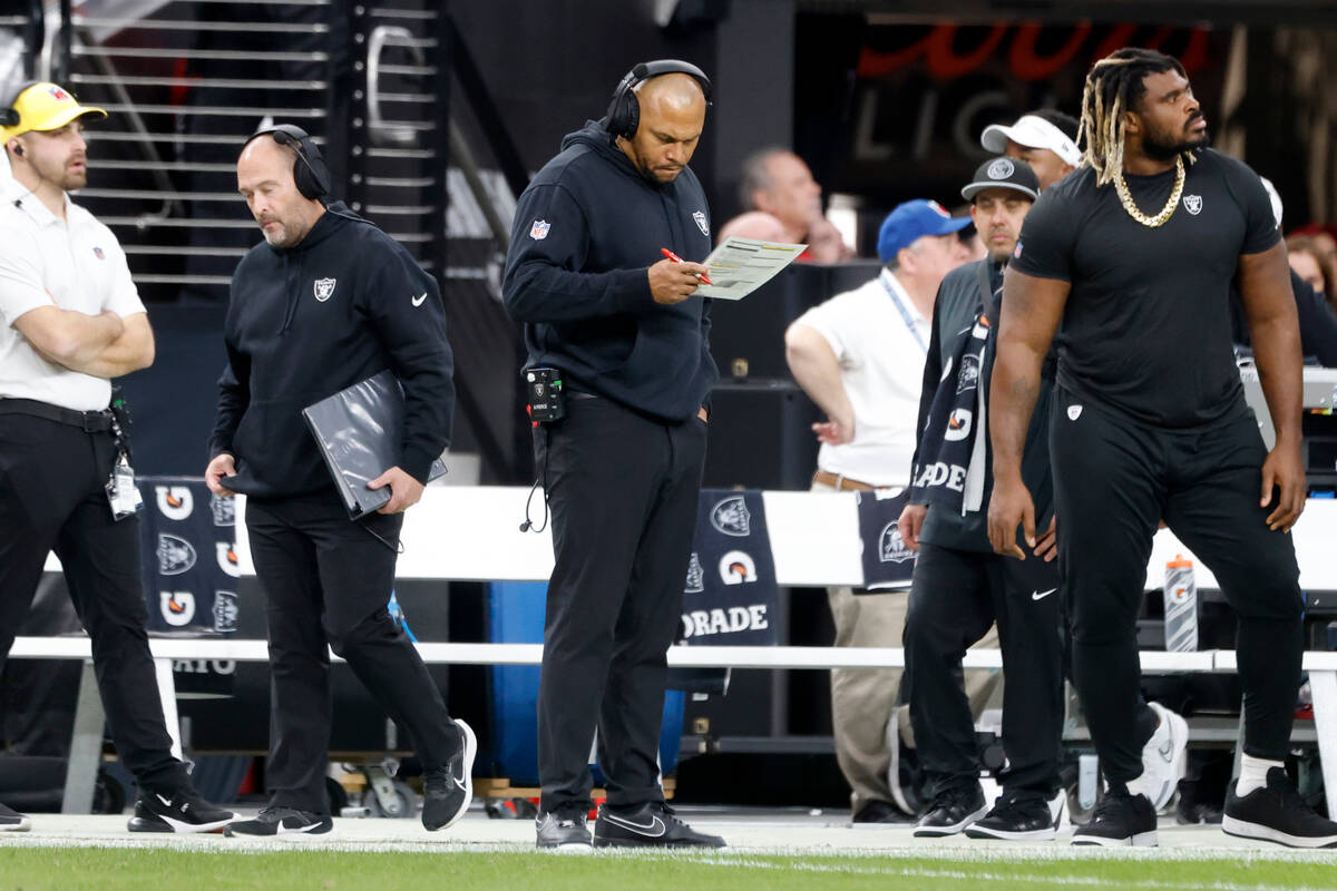 Raiders players, NFL media, fans react to Antonio Pierce hire | Raiders News