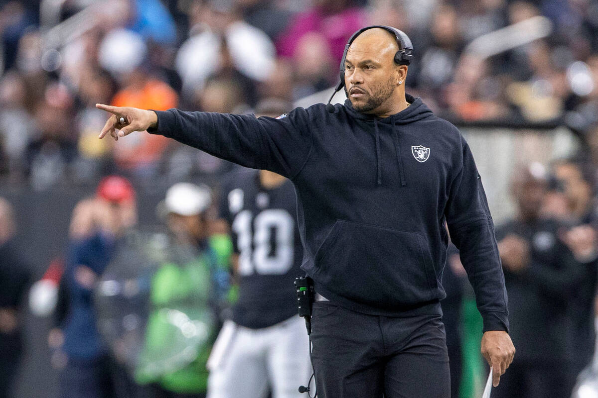 Antonio Pierce’s No. 1 priority as Raiders coach should be fixing offense | Ed Graney | Sports