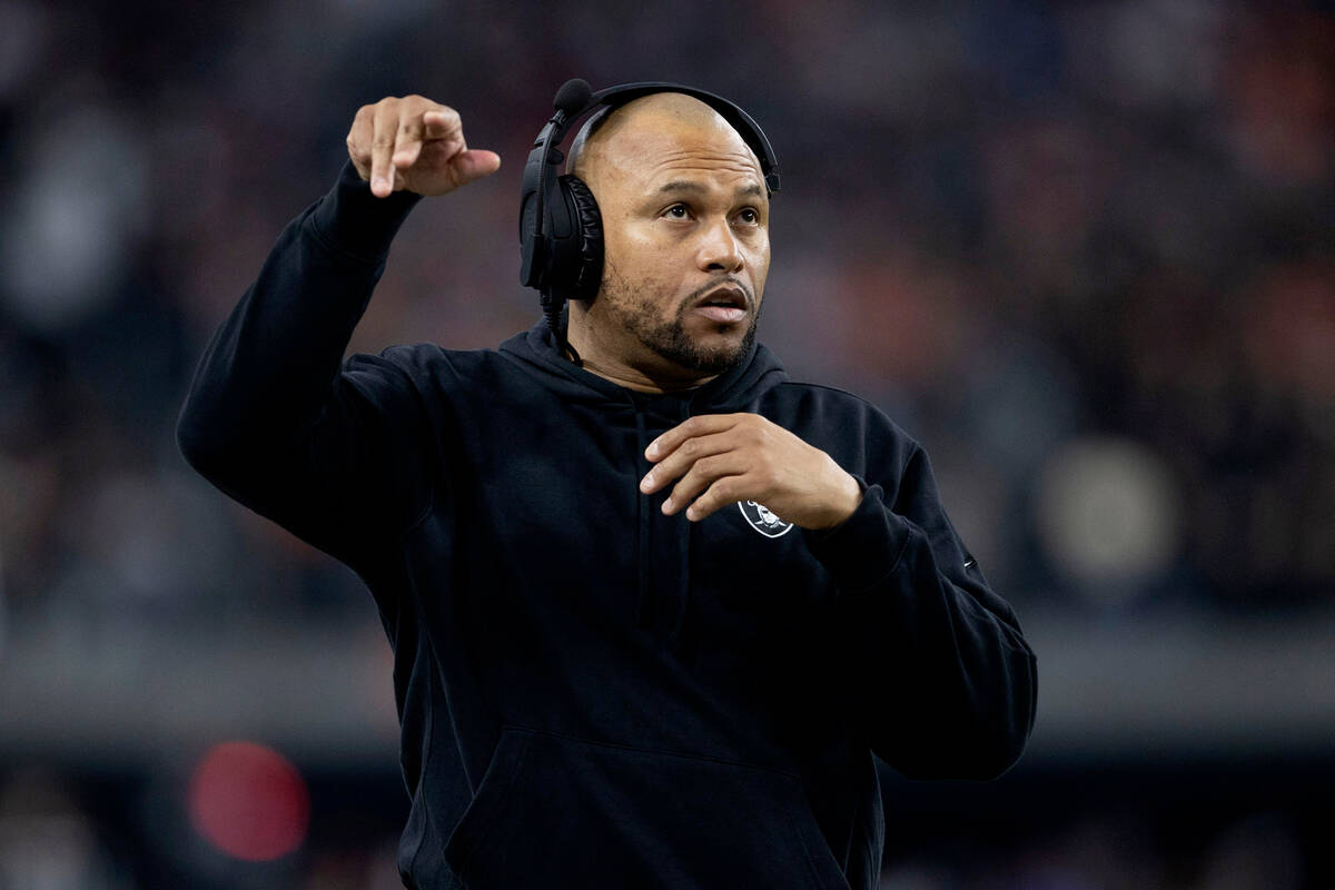 Raiders coach Antonio Pierce not aggressive enough on fourth downs | Adam Hill | Sports