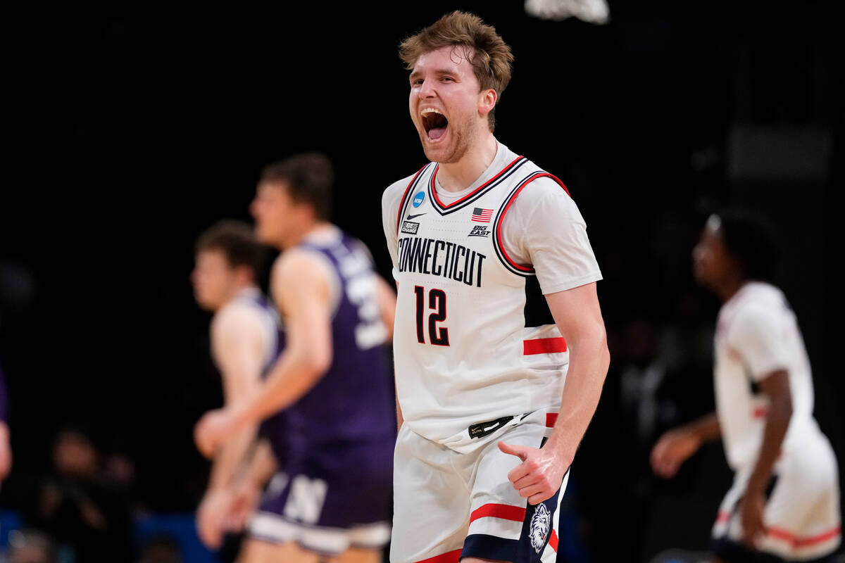 NCAA Tournament bettors beat sportsbooks as betting favorites roll | Todd Dewey | Sports