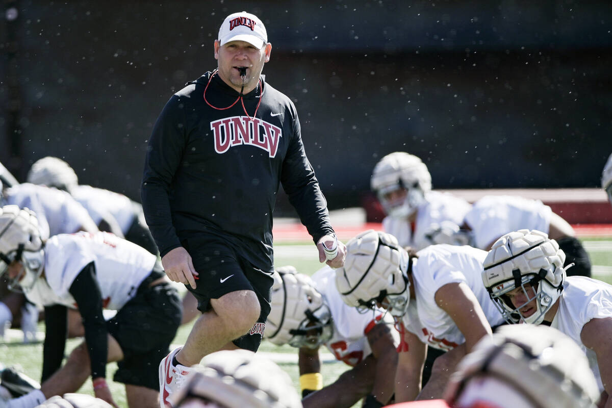 UNLV football could have strong 2024 season, Las Vegas oddsmakers say | Betting