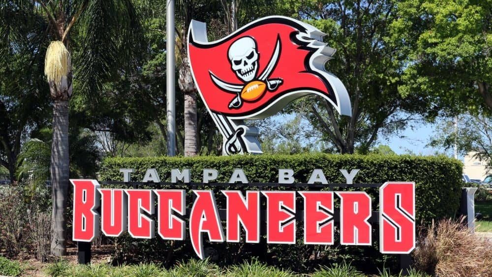 Tampa Bay Buccaneers rookie pass rusher David Walker out for season with torn ACL | KKGK, KLAV, KWWN, KRLV (LVSN)