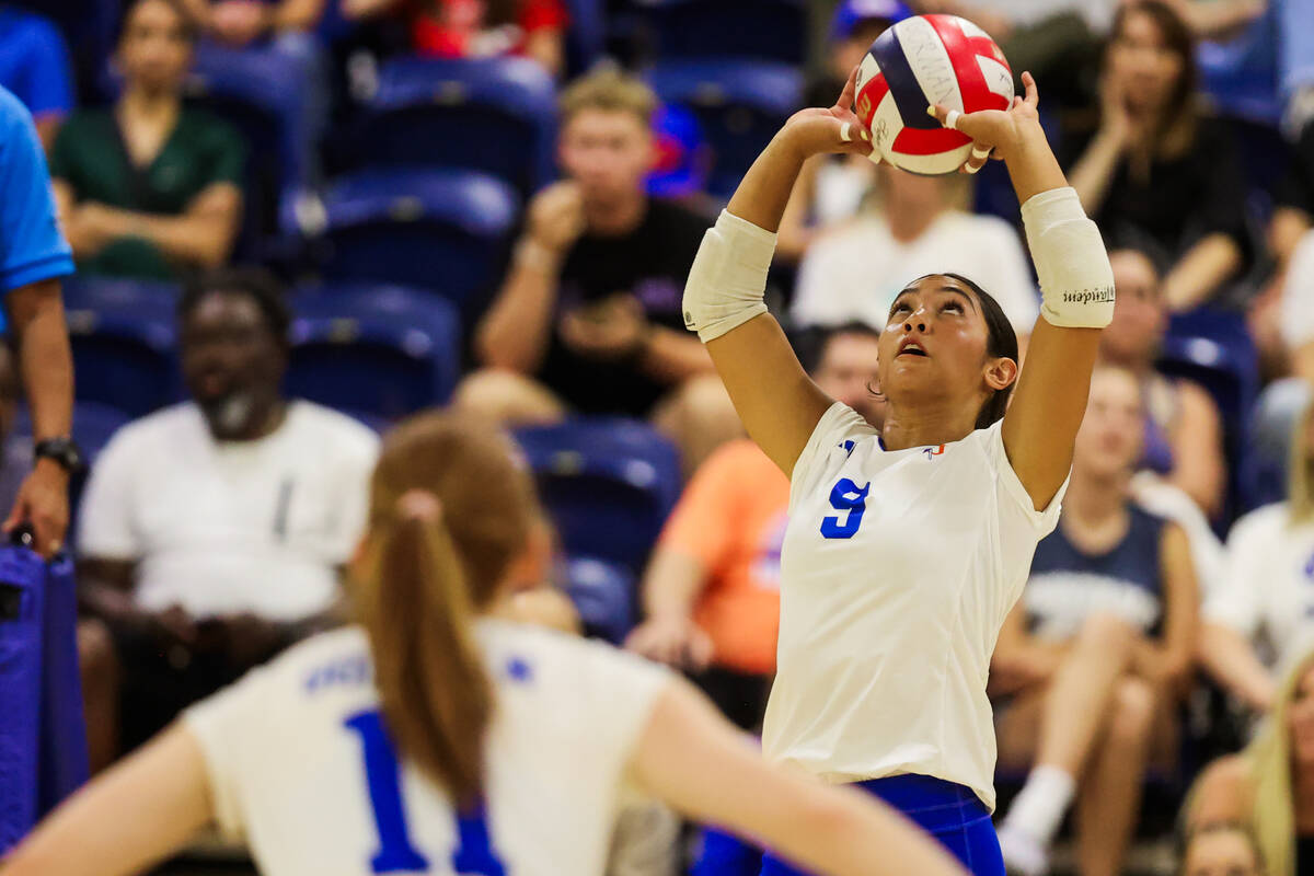 Bishop Gorman girls volleyball defeats Palo Verde — PHOTOS