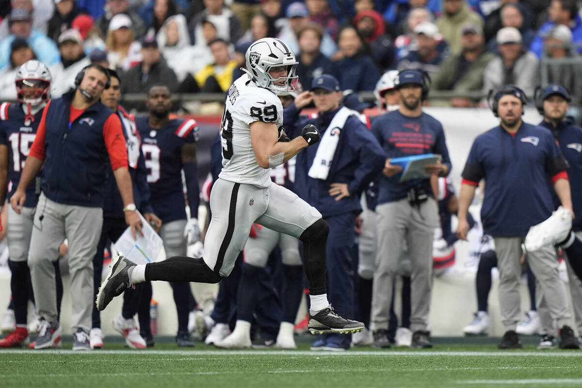 Raiders’ Brock Bowers, Elandon Roberts hope to play on Monday Night Football | Raiders News