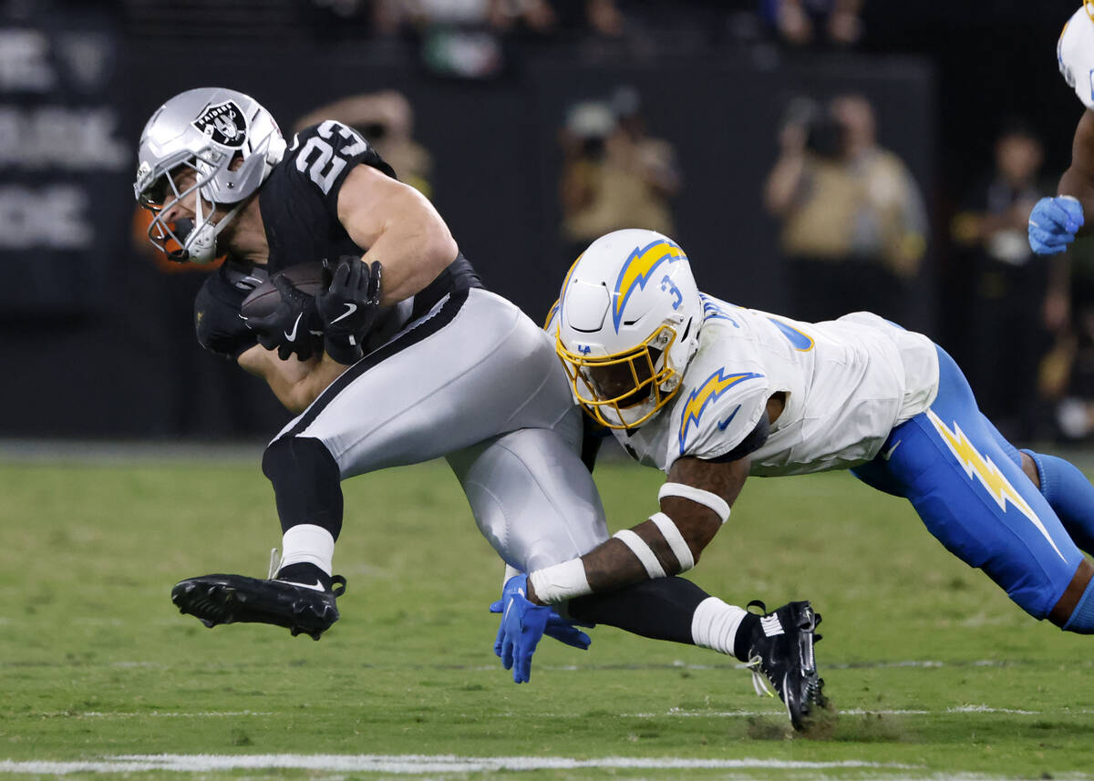 Raiders’ Geno Smith, Ashton Jeanty struggle against Chargers | Raiders News