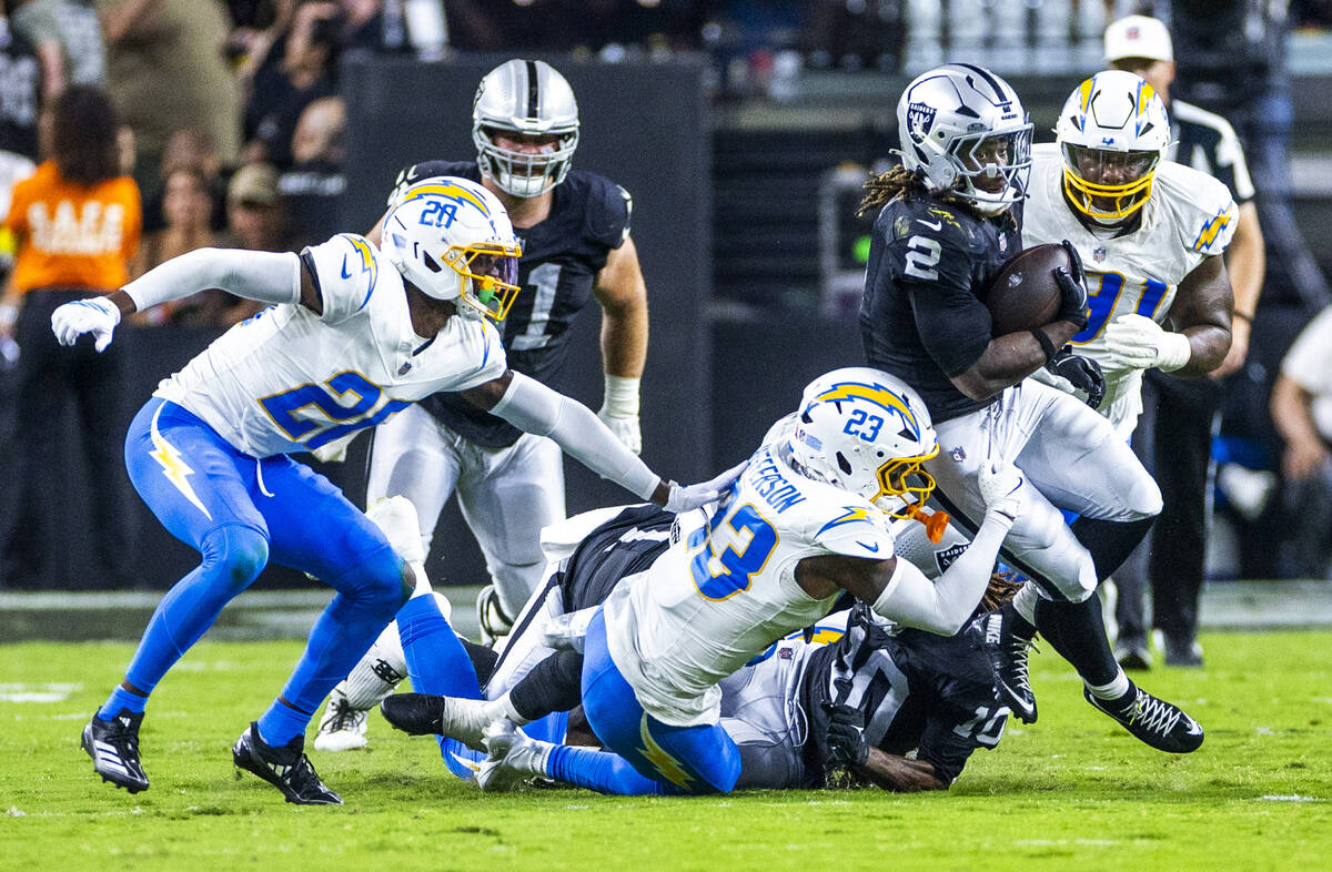 Geno Smith, Raiders offense take step back in loss to Chargers | Ed Graney | Sports