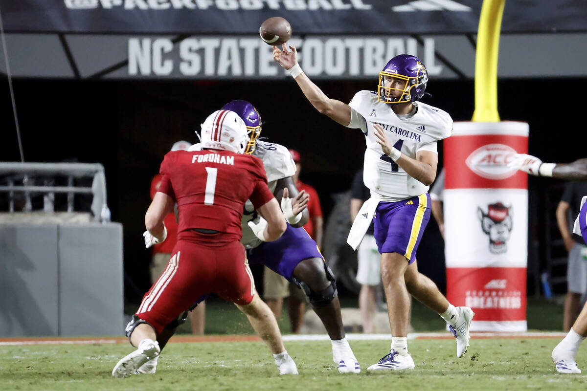 NFL, college football best bets: Las Vegas experts picks for Browns-Packers | Betting