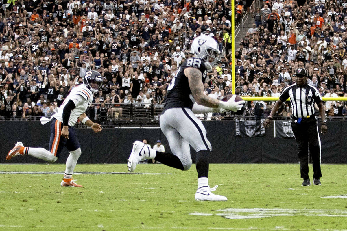 Maxx Crosby was elite in Raiders’ defeat to Chicago Bears | Ed Graney | Sports