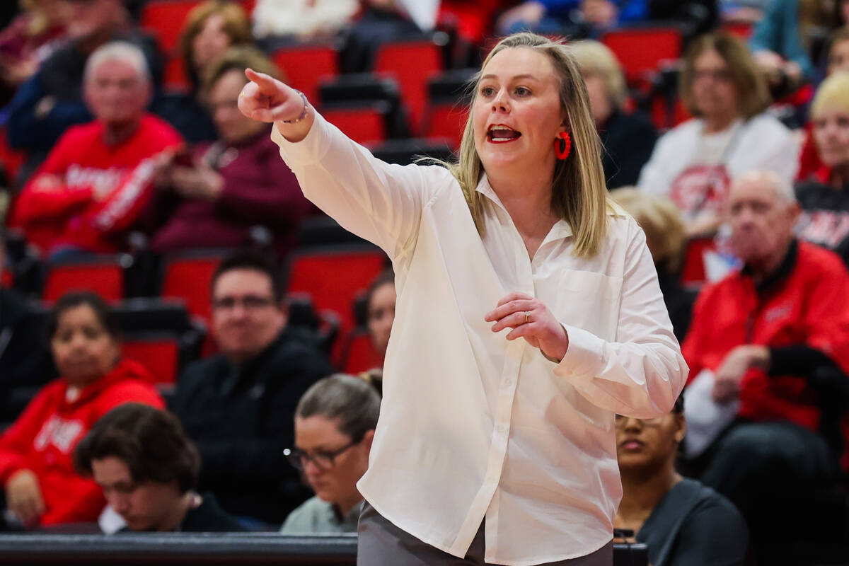 UNLV women’s basketball coach Lindy La Rocque signs contract extension | UNLV Basketball | Sports