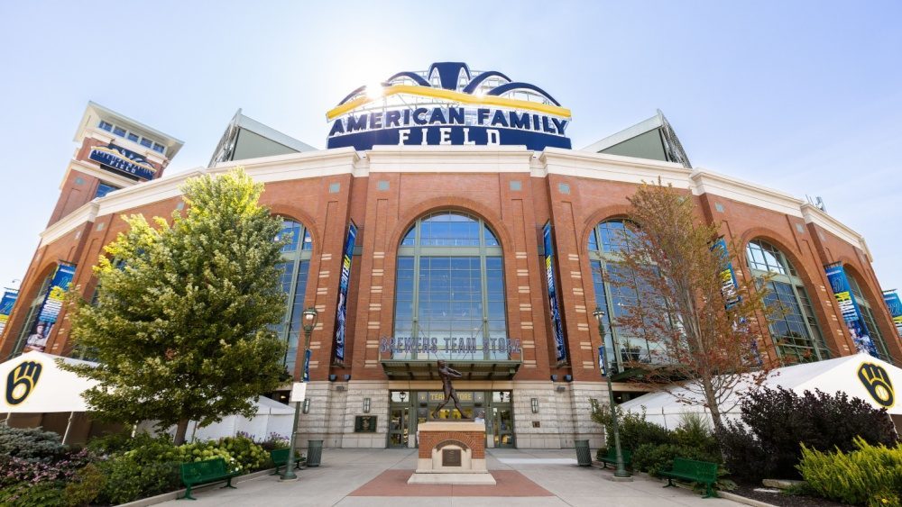 LA Dodgers beat Milwaukee Brewers 5-1 to take 2-0 lead in NLCS | KKGK, KLAV, KWWN, KRLV (LVSN)