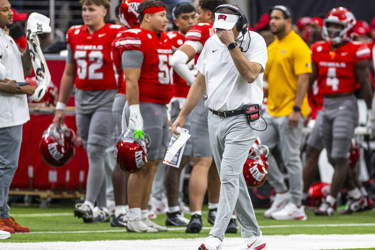 UNLV football shows no defense in loss to New Mexico | Ed Graney | Sports