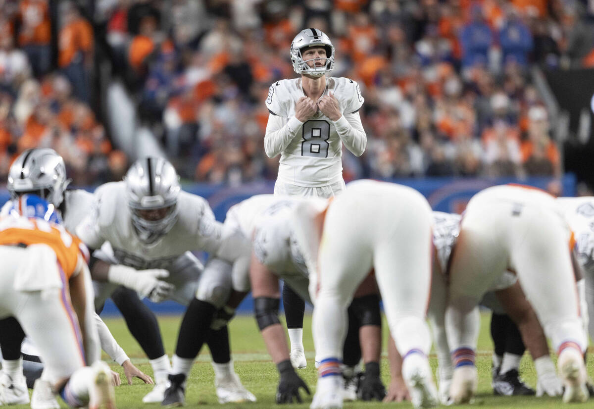 Raiders kicker Daniel Carlson misses key field goal against Broncos | Raiders News